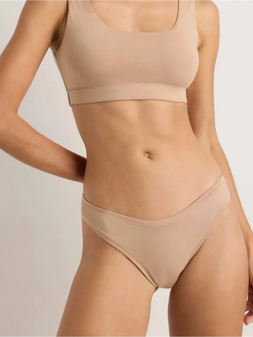 Quince Organic Cotton Thongs in Sand Size Large